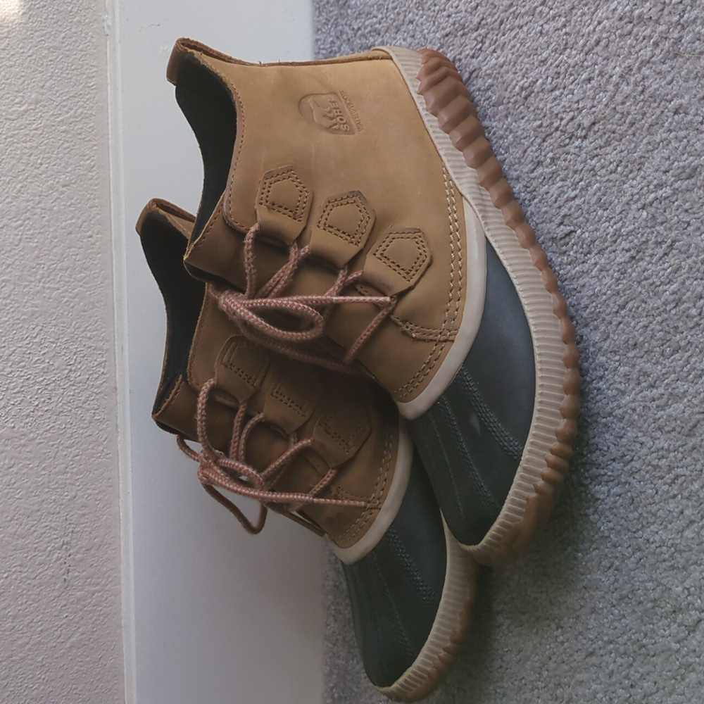 Sorel Out N About leather boot EUC